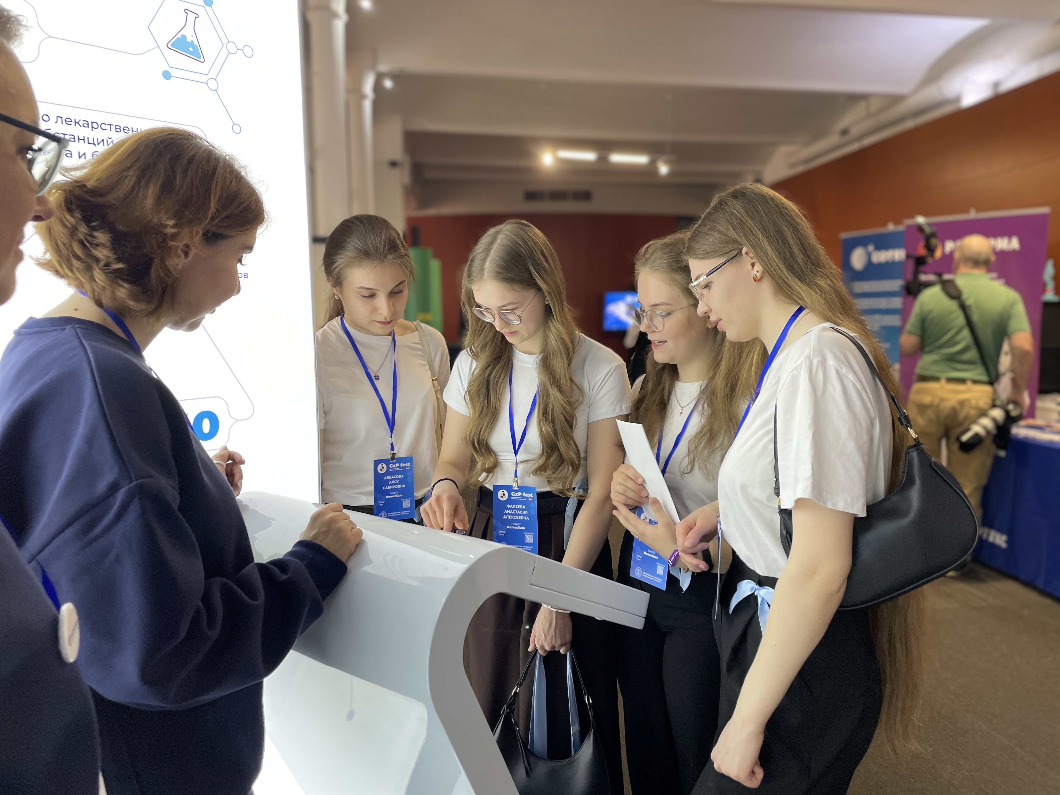 https://promomed.ru/upload/iblock/d66/59e0o3ltw6rkdnjrewce4zsqcu52z94x/photo-Promomed-generalniy-partner-festivalya-GxP-2025 (4).jpeg